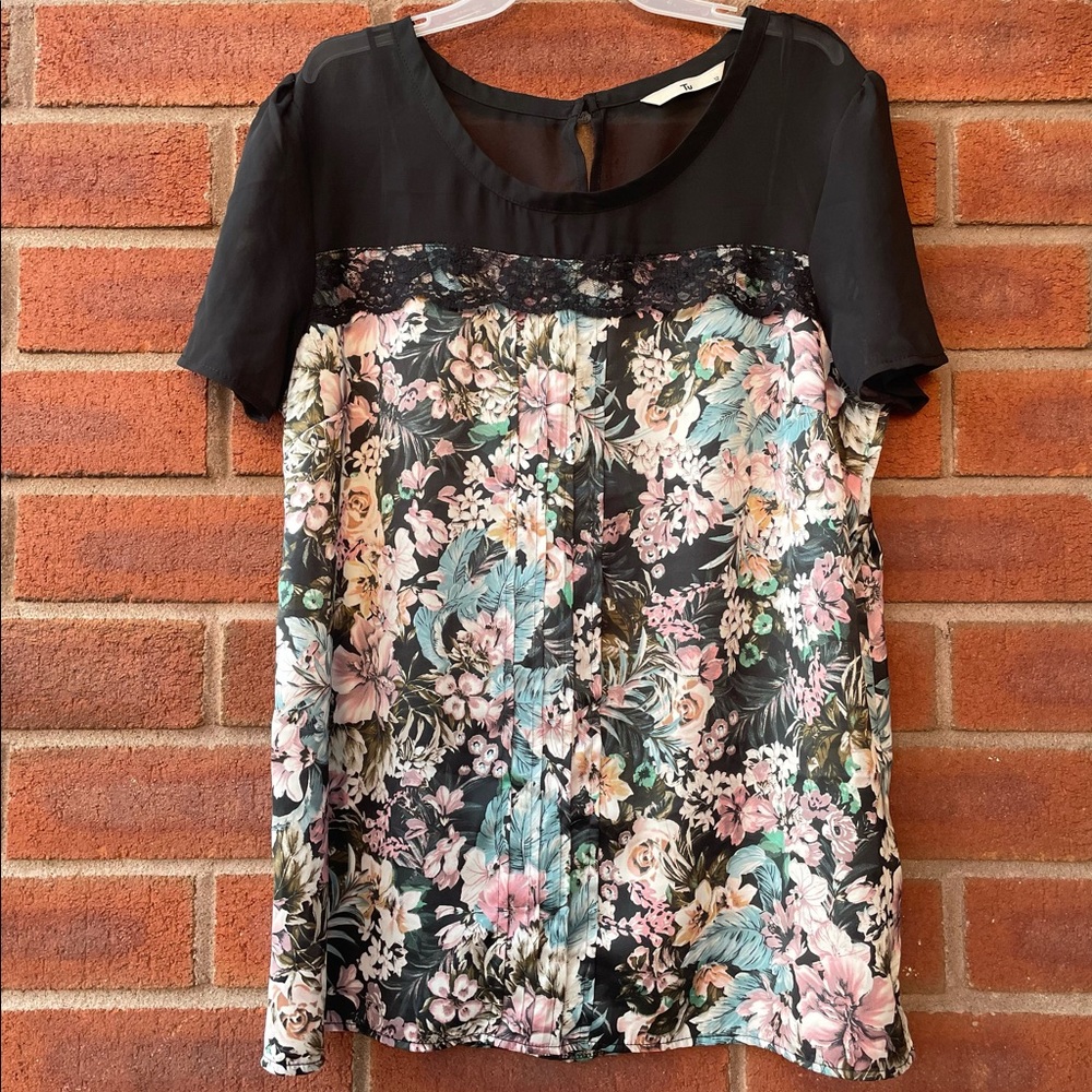 Tu Floral Short Sleeve Tee Lace and Pleated Front